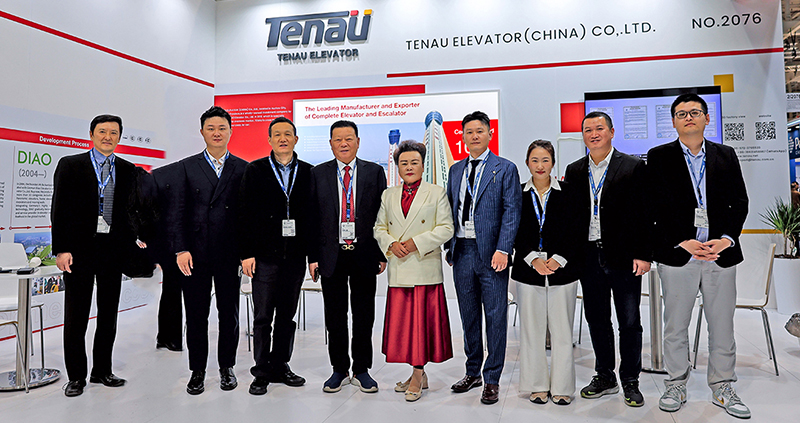Comhghairdeas ó chroí le cathaoirleach TENAU ELEVATOR (CHINA) Co., Ltd., cathaoirleach Kunfa Bo, an t-uachtarán Aizhu Yang, stiúrthóir margaíochta thar lear Congcong Sun agus ionadaithe na roinne eile chun páirt a ghlacadh in Elevator International Expo in Augsburg, an Ghearmáin